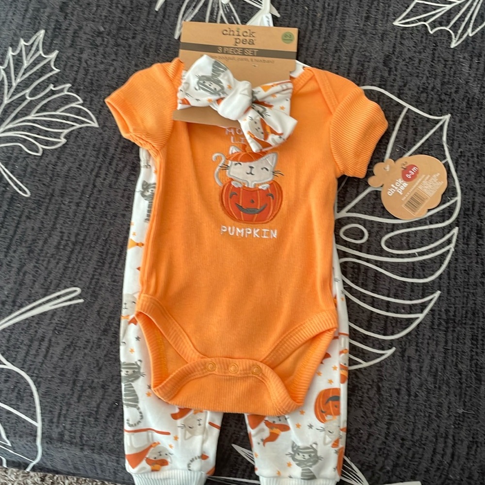Chickpea 3 set Halloween outfit